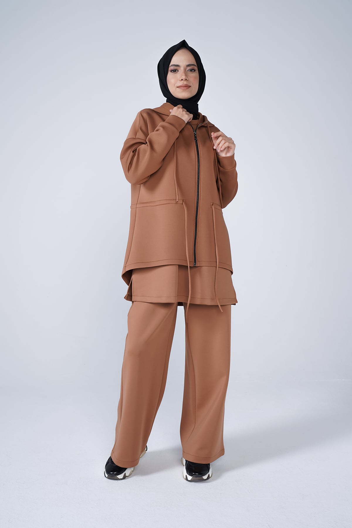Puf Kumaş Kapşonlu Fermuar Ve Büzgü Detaylı Kap Taba