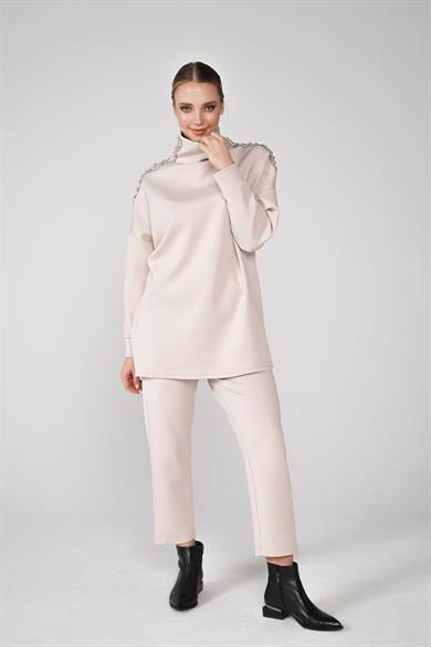 Scuba Kumaş Omuz Taş İşlemeli Tunik Ve Havuç Pantolonlu Shine İkili Takım Taş