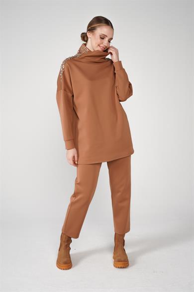 Scuba Kumaş Omuz Taş İşlemeli Tunik Ve Havuç Pantolonlu Shine İkili Takım Taba
