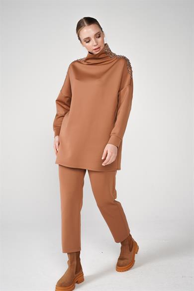 Scuba Kumaş Omuz Taş İşlemeli Tunik Ve Havuç Pantolonlu Shine İkili Takım Taba