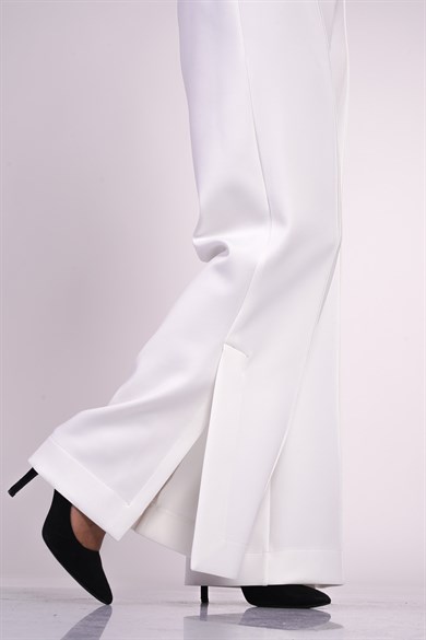 Scuba Kumaş Paça Yırtmaç Detaylı İspanyol Paça Merlin Pantolon Beyaz