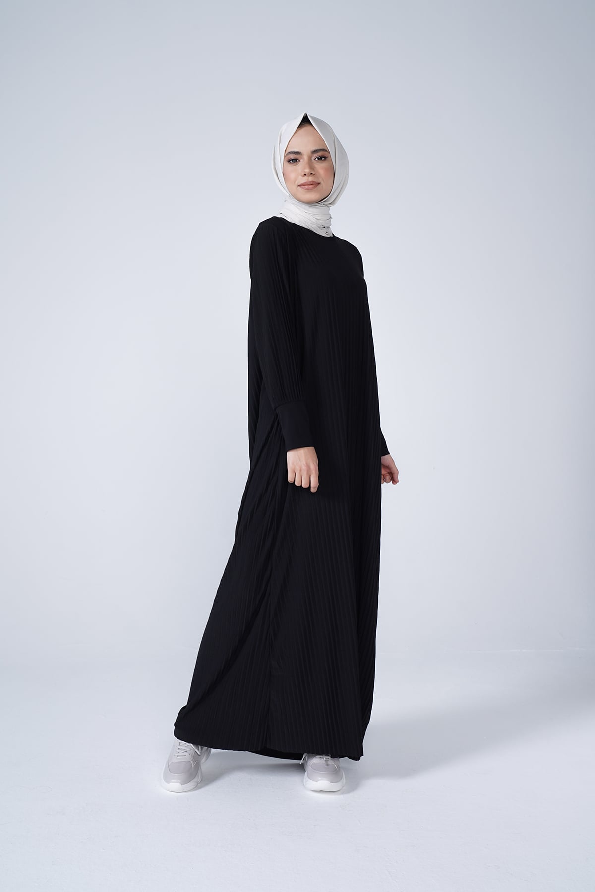 Kol Manşetli Bisiklet Yaka Piliseli Beyzi Uzun Elbise Siyah