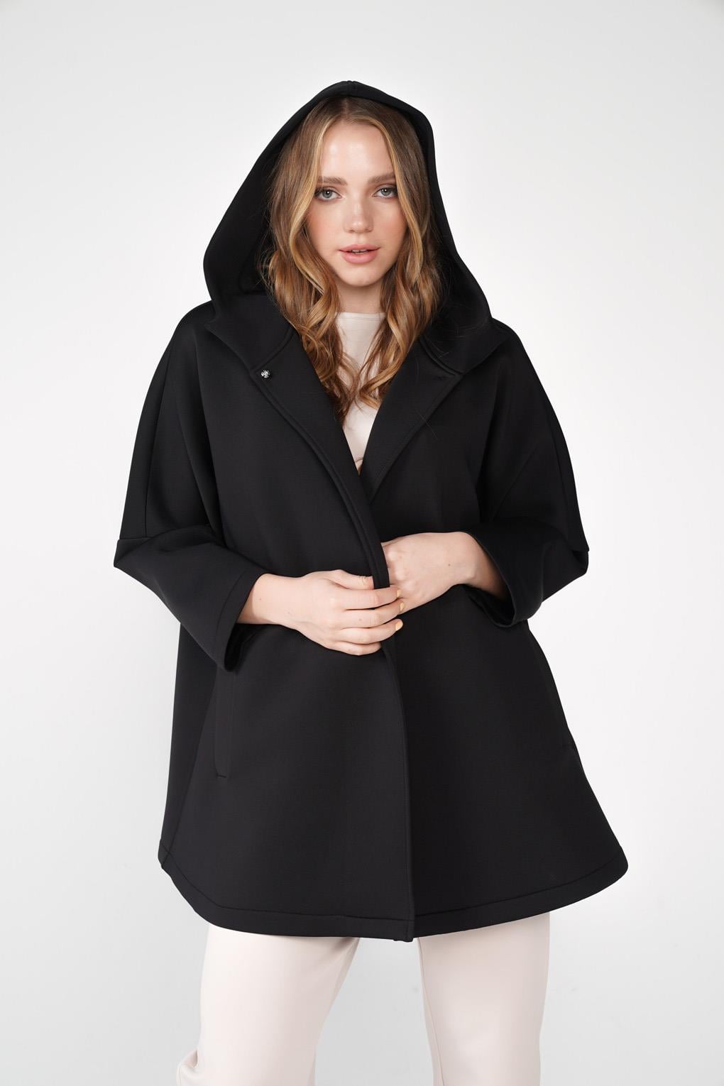 Puf Kumaş Kapüşonlu Cepli Yaka Çıtçıt Detaylı Nicole Kap Siyah
