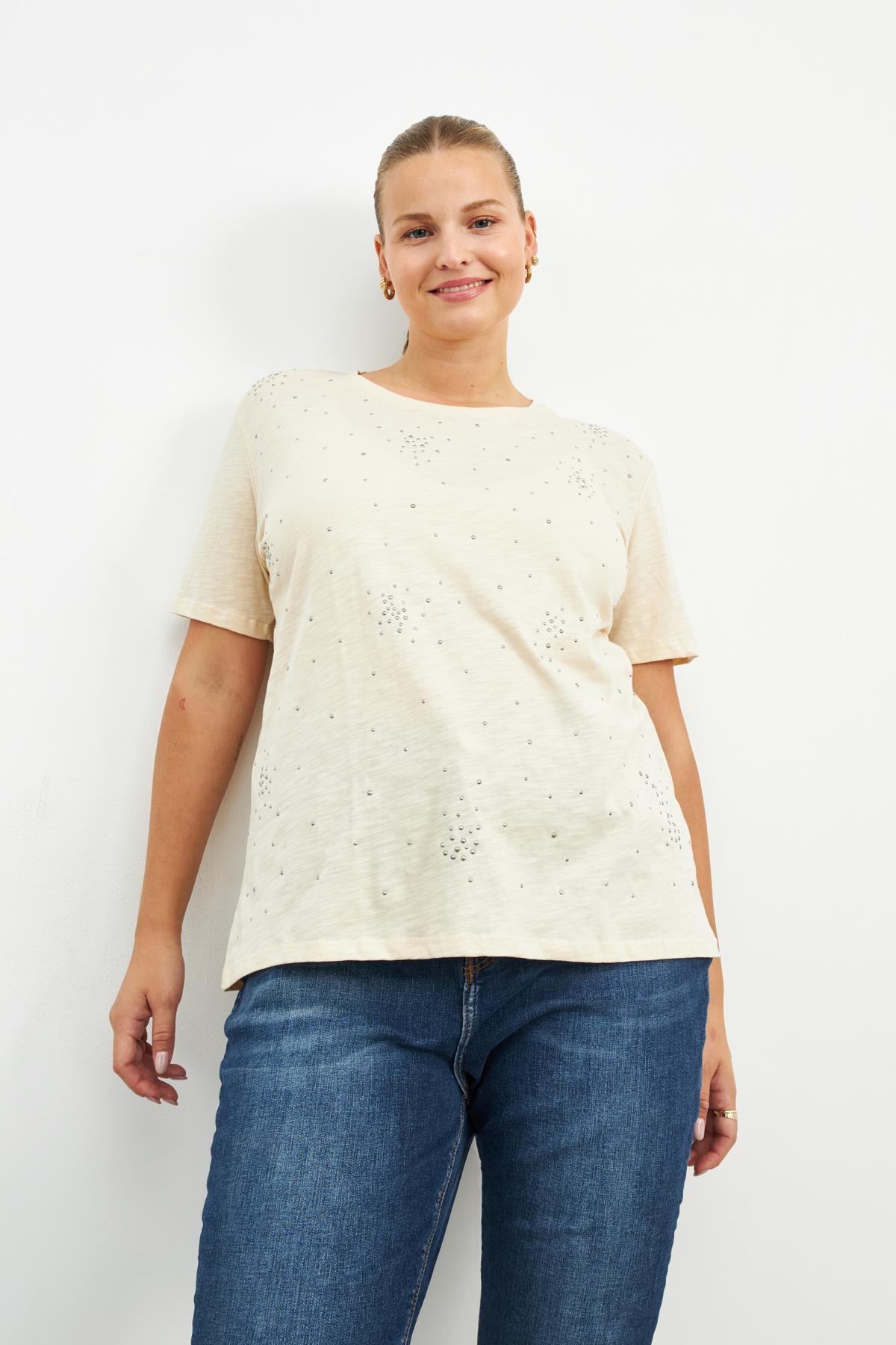 BEJ TAŞLI T-SHIRT | curly