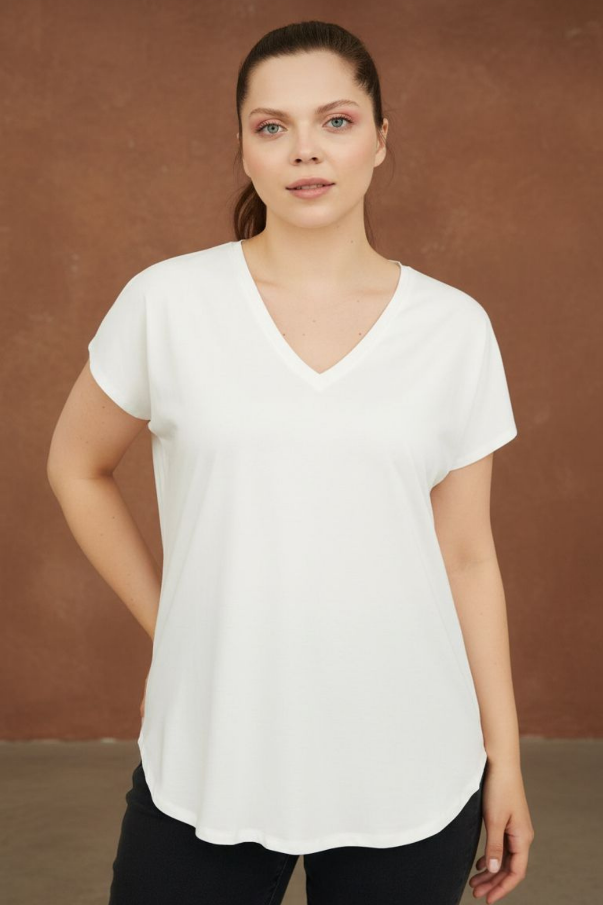 KIRIK BEYAZ V YAKA T-SHIRT | curly