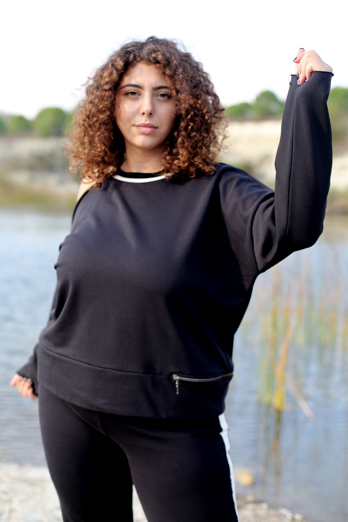 SİYAH, OMUZU AÇIK SWEATSHIRT | curly