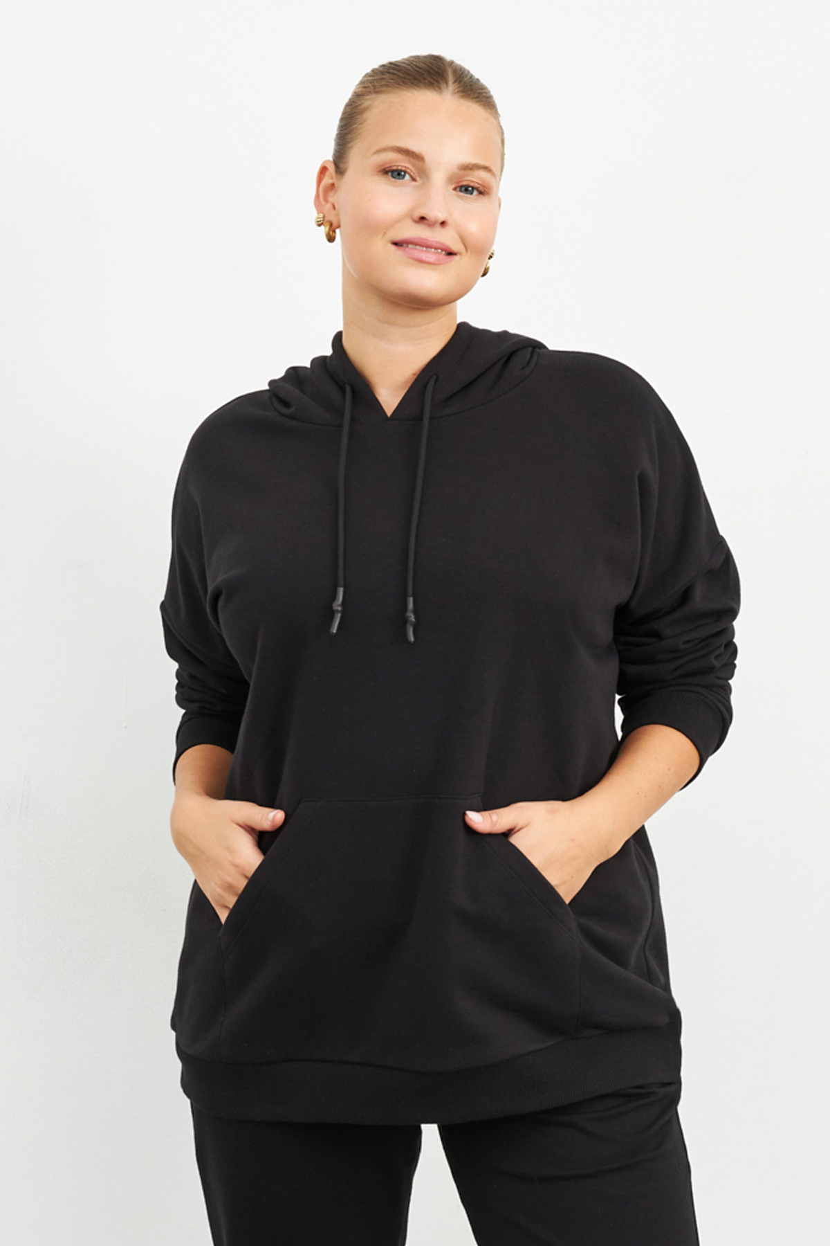 SİYAH ŞARDONLU KANGURU CEPLİ SWEATSHIRT | curly