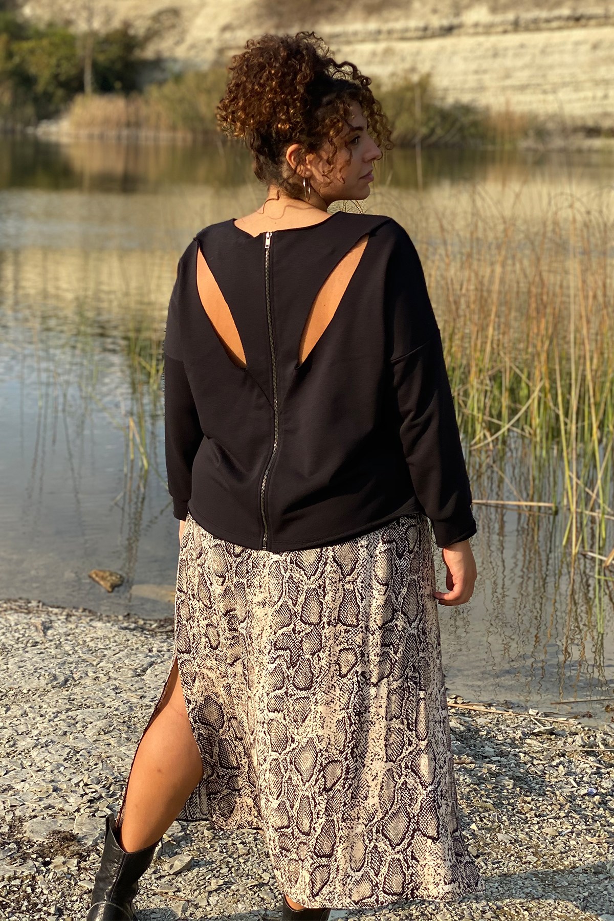 SİYAH, SIRTI PENCERELİ SWEATSHIRT | curly