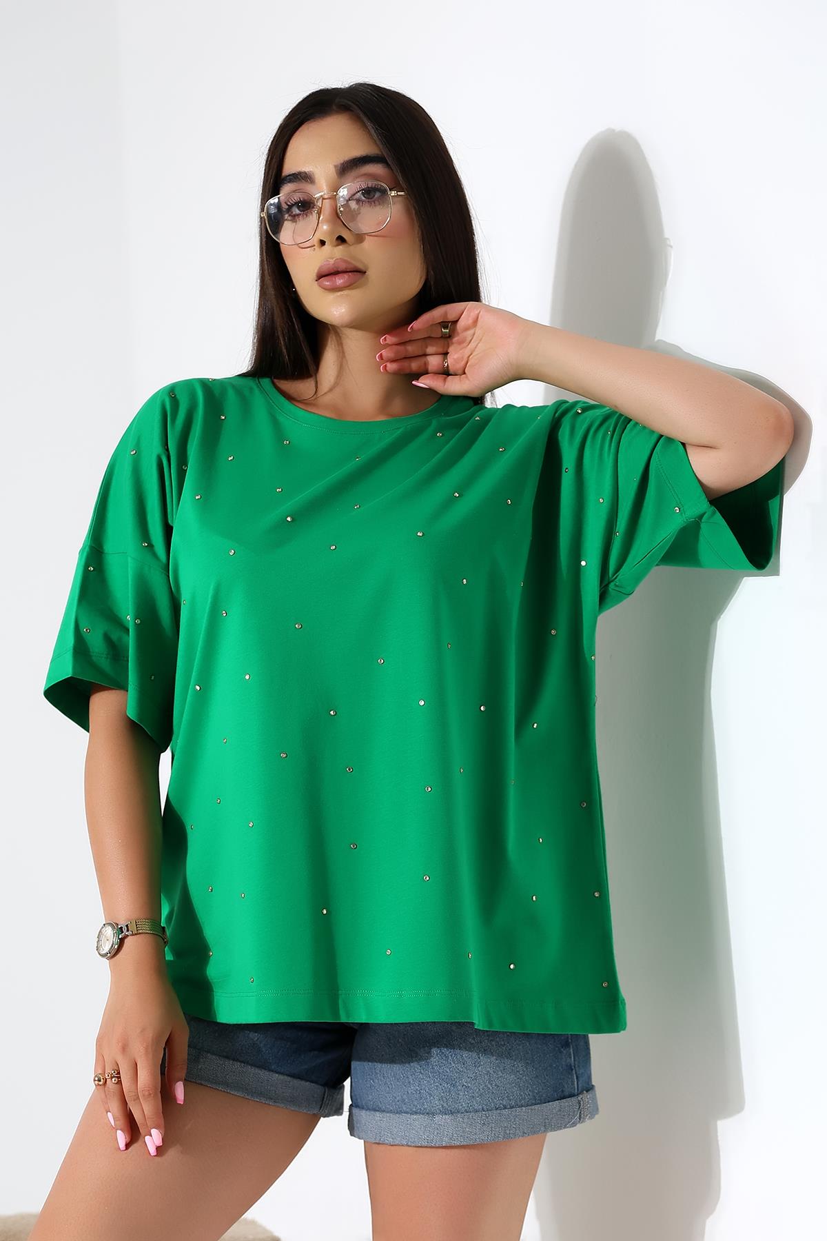 YEŞİL TAŞLI KAYIK YAKA T-SHIRT | curly