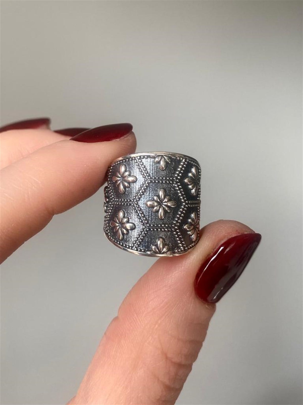 El Yapımı Antik Yüzük