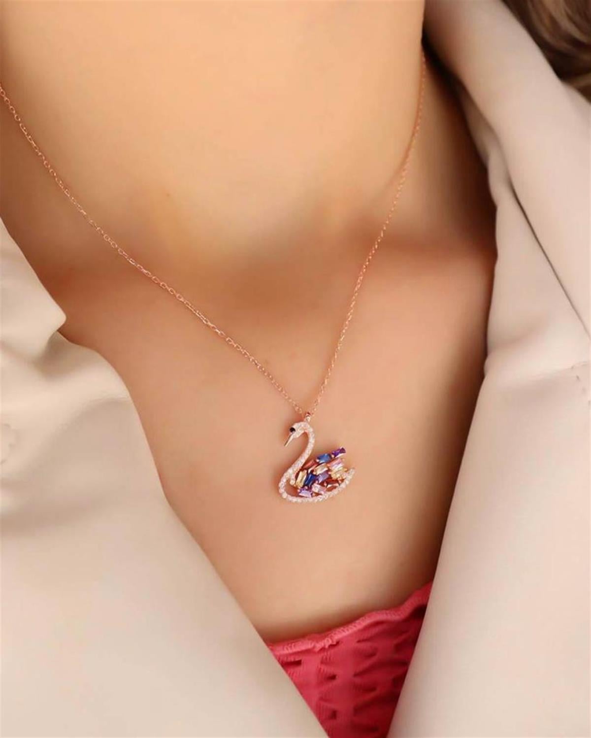 Baget Taşlı Kuğu Kolye