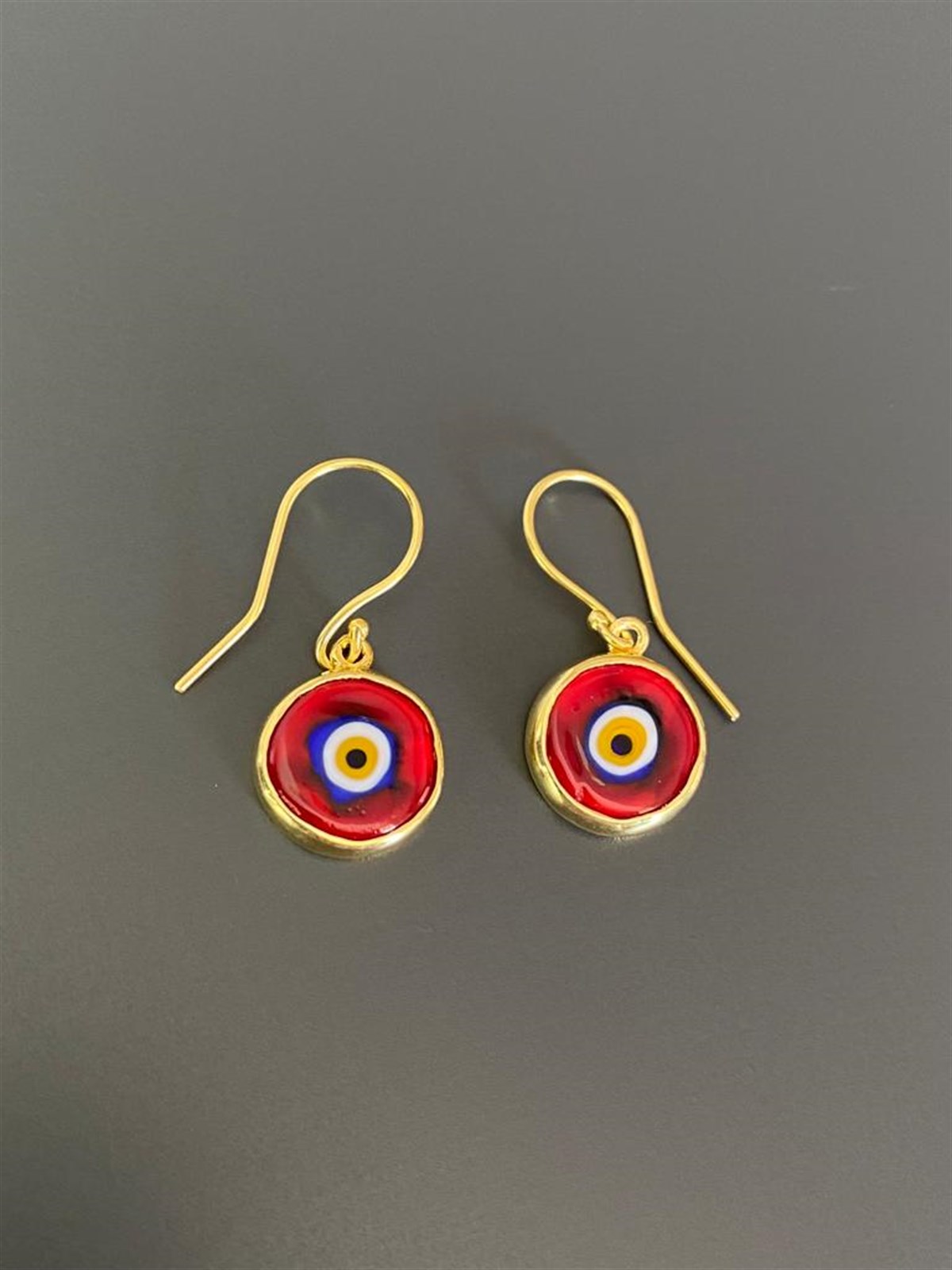 Kırmızı Göz Küpe