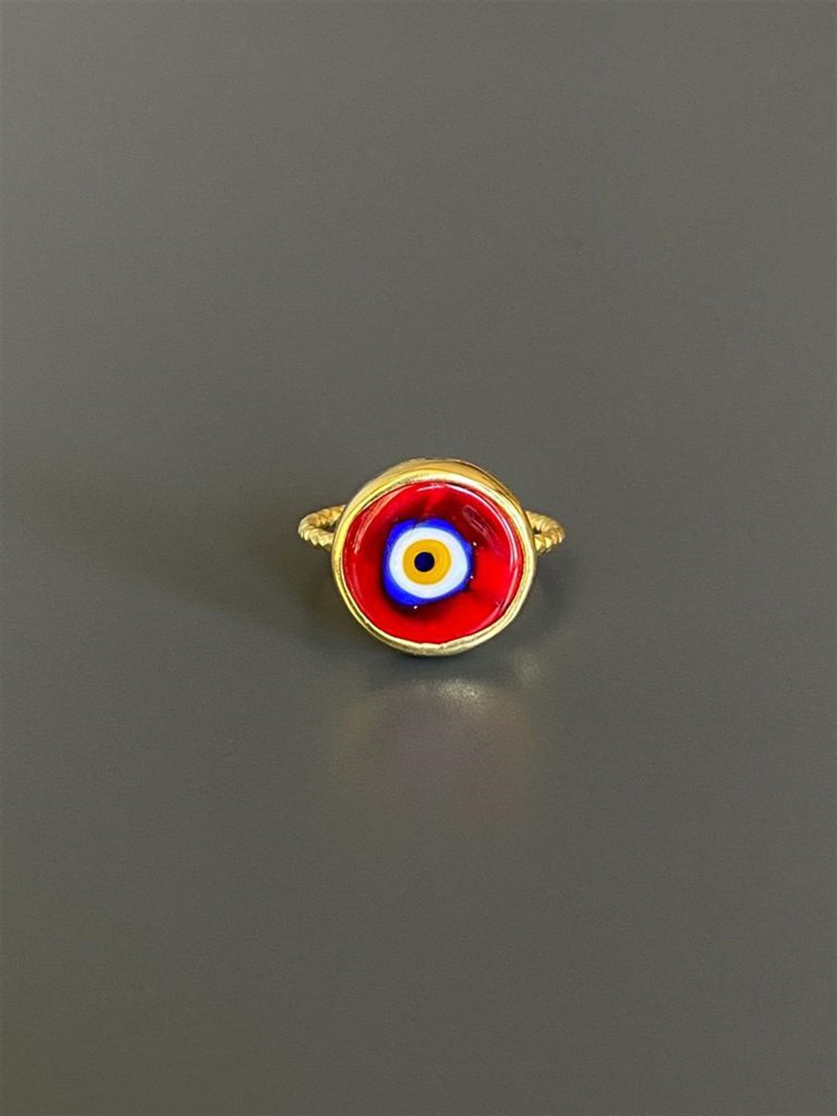 Kırmızı Göz Yüzük