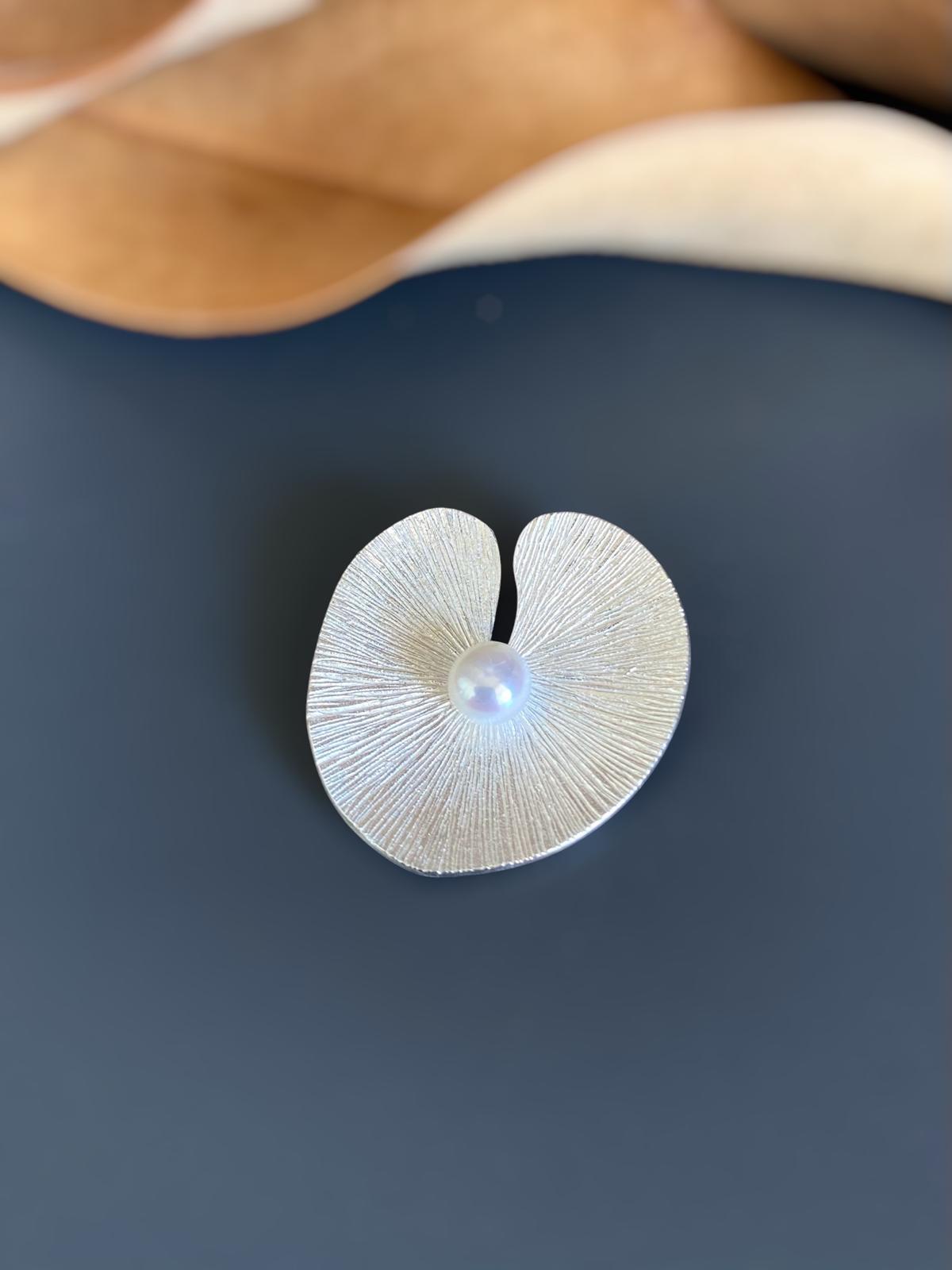 İncili Nilüfer Kolye