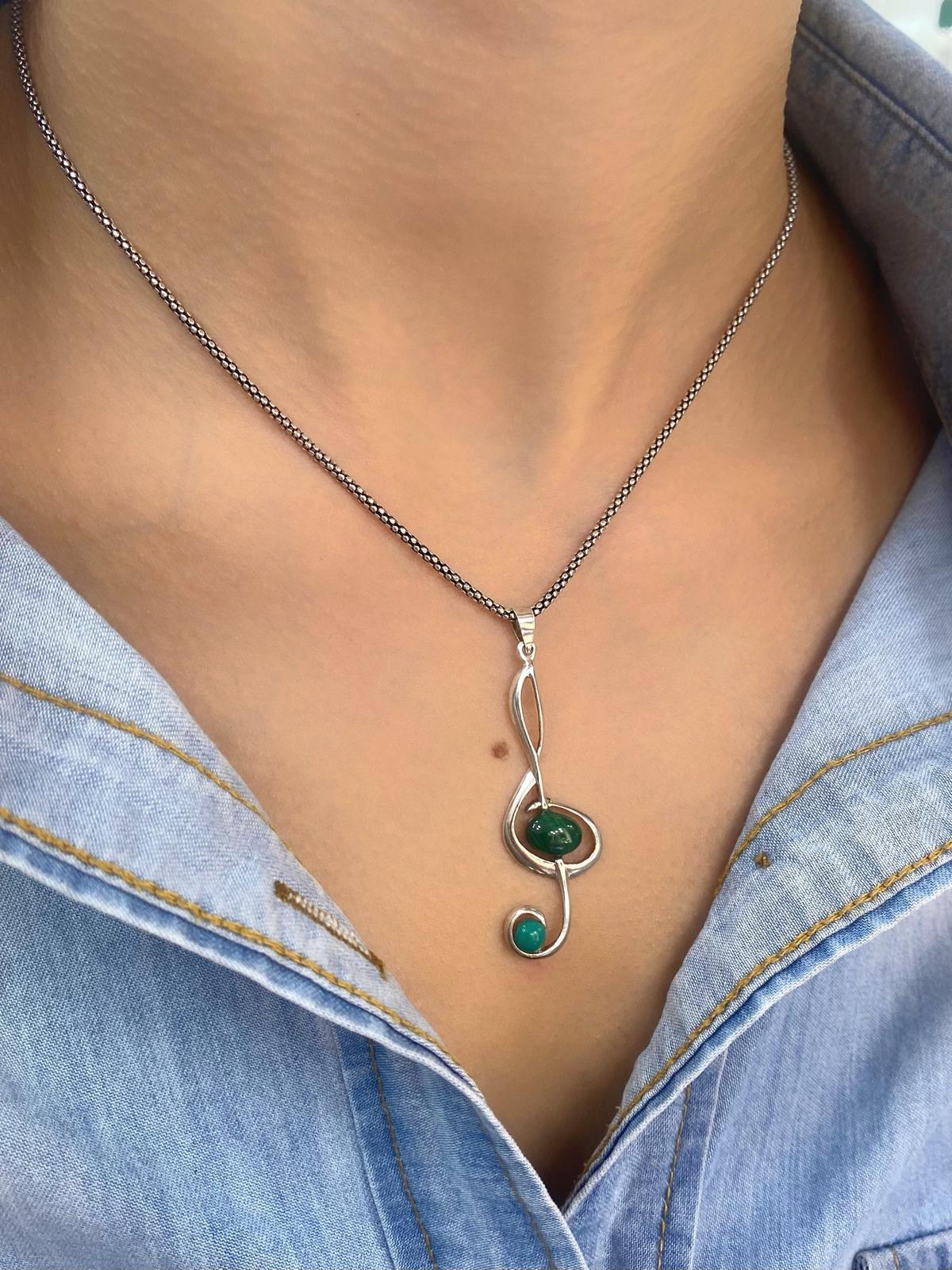 Malahit Taşlı Sol Anahtarı Kolye