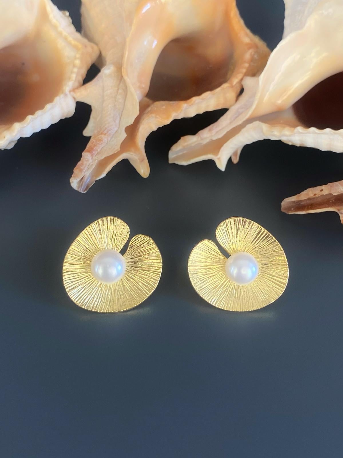 İncili Nilüfer Küpe