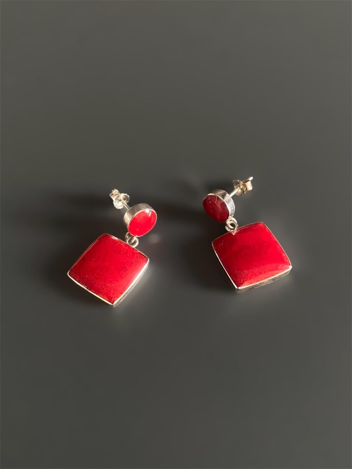 Kare Taşlı Mercan Küpe