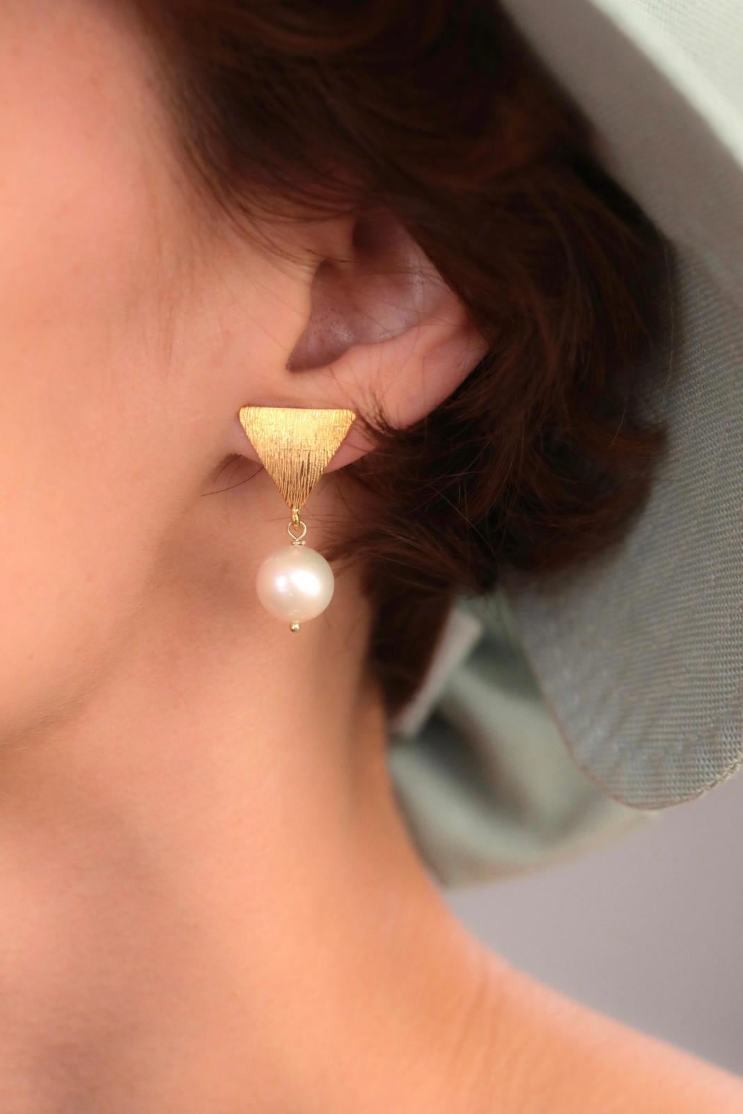 Üçgen İncili Küpe