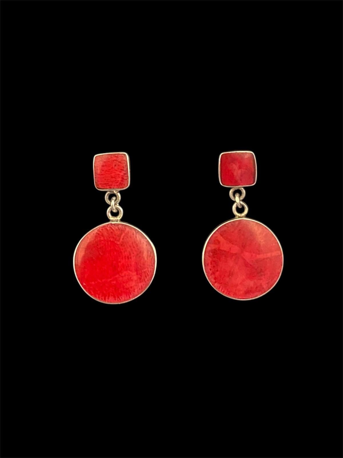 Yuvarlak Mercan Taşlı Küpe