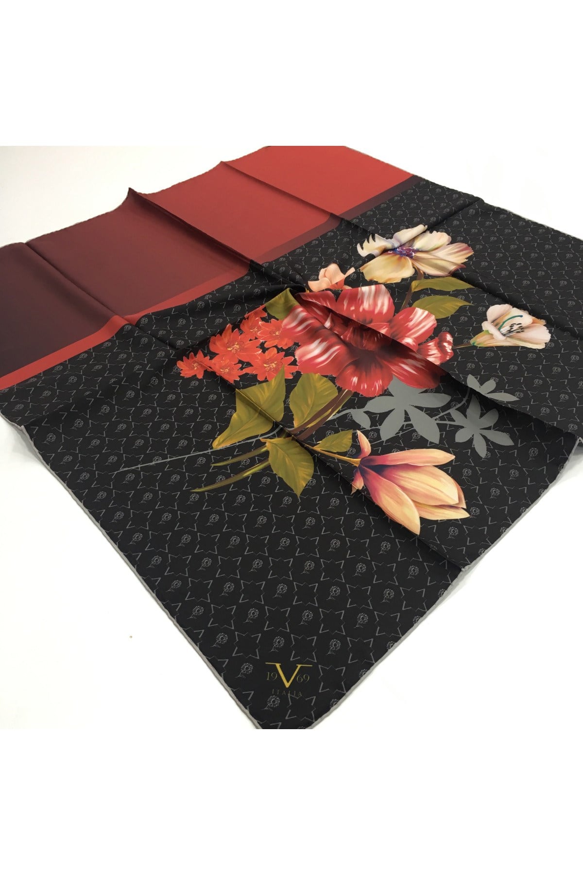 GOLD SERİ EŞARPÇiçekli Desen Gold Seri Twill Eşarp Askısı ile Birlikte 90x90 cm