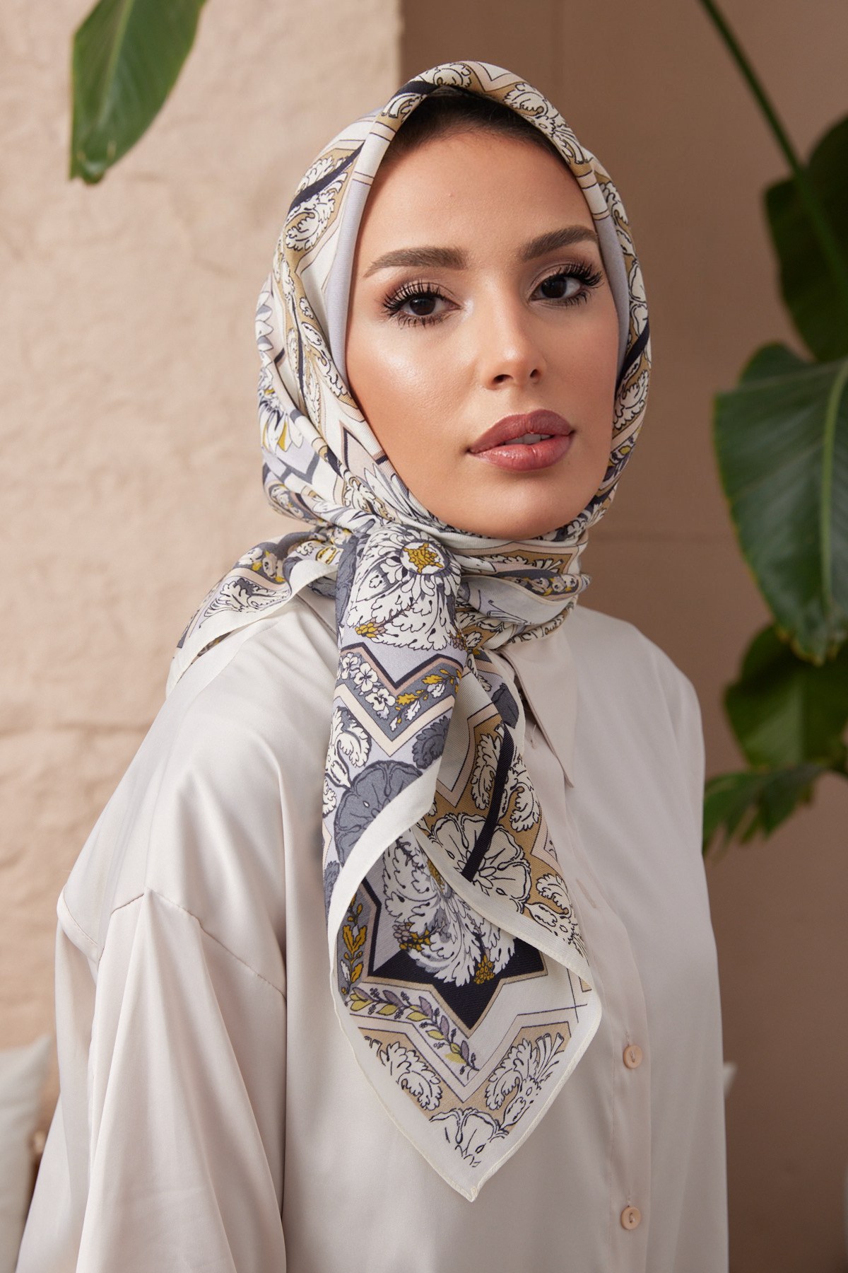 EŞARPDesenli Modal Twil Seri Seri Eşarp Askısı İle Birlikte 100X100 cm