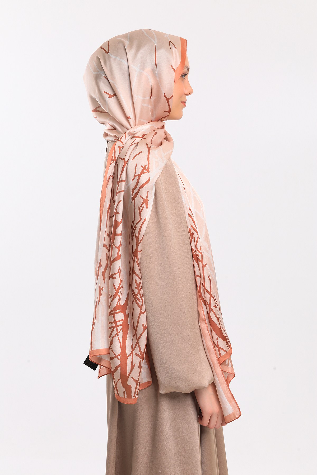 DORA SATEN SERİ ŞALGeometrik Desen Dora Saten Seri Şal Askısı İle Birlikte 75x200 cm