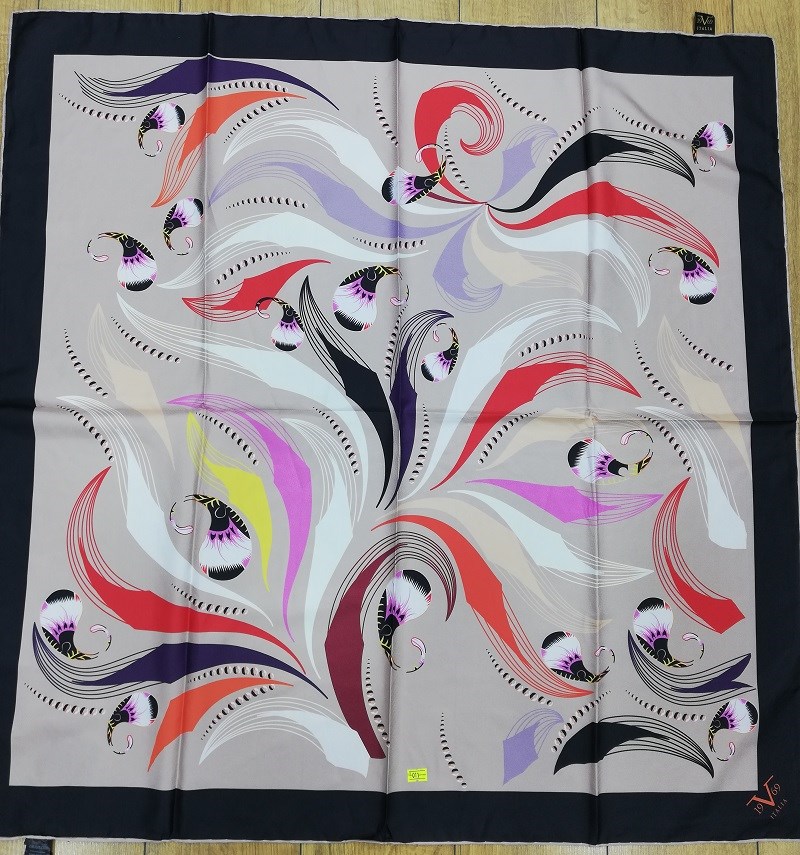 BLACK SERİ EŞARPAbstract Desen Black Seri Twill Eşarp Askısı ile Birlikte 90x90 cm
