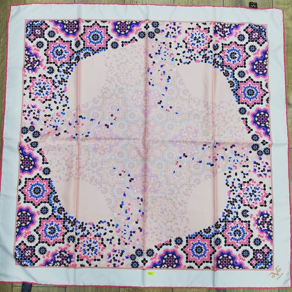 BLACK SERİ EŞARPMandala Desen Black Seri Twill Eşarp Askısı ile Birlikte 90x90 cm