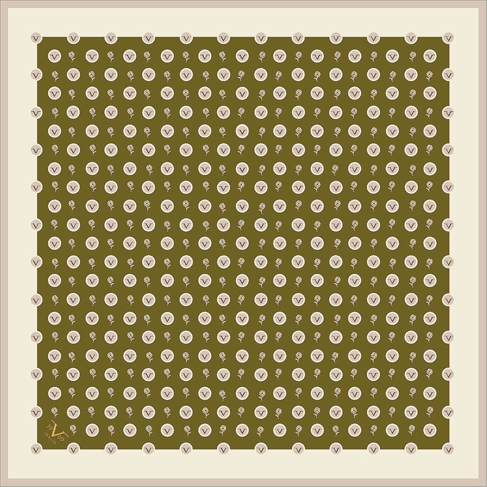 GOLD SERİ EŞARPGeometrik Logolu Desen Gold Seri Twill Eşarp Askısı ile Birlikte 90x90 cm