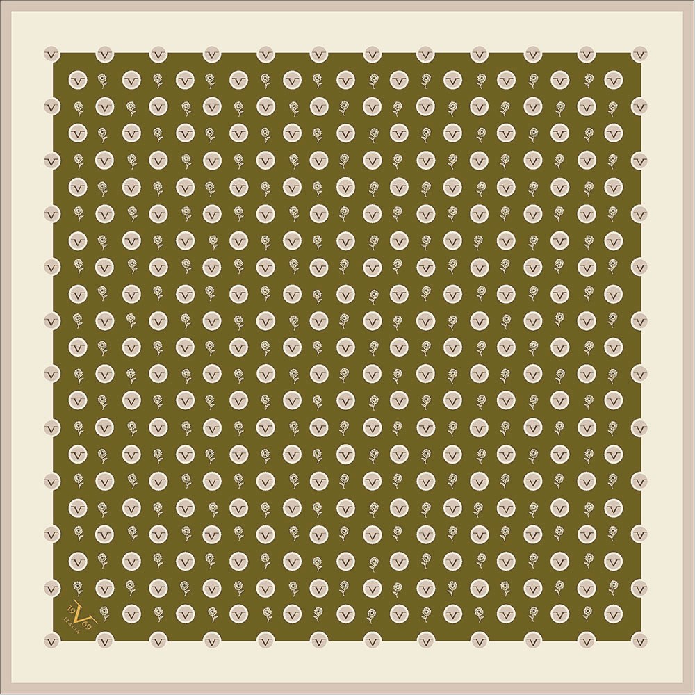 GOLD SERİ EŞARPGeometrik Logolu Desen Gold Seri Twill Eşarp Askısı ile Birlikte 90x90 cm