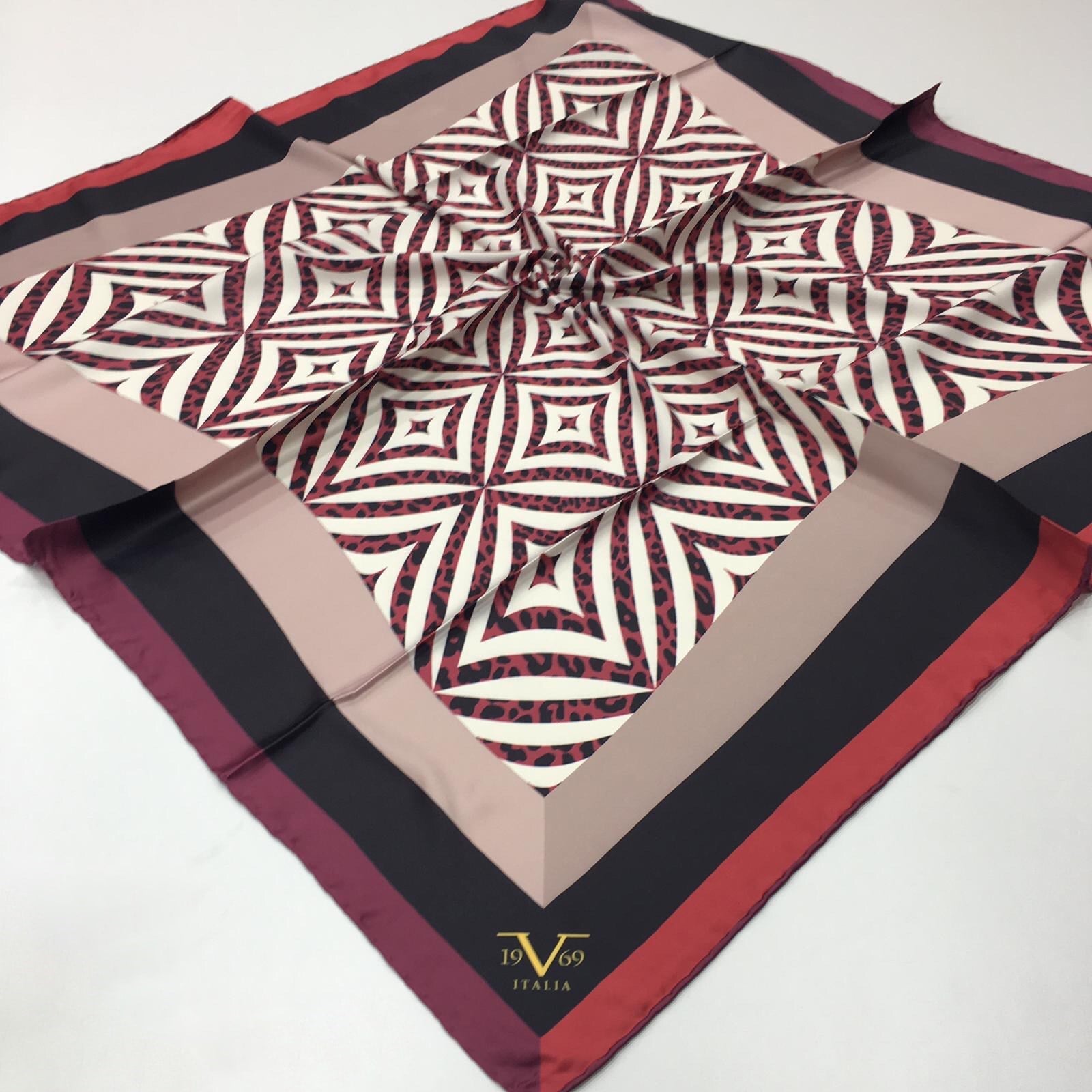 EŞARPLeopar Desen Black Seri Rayon Eşarp Askısı ile Birlikte 90x90 cm