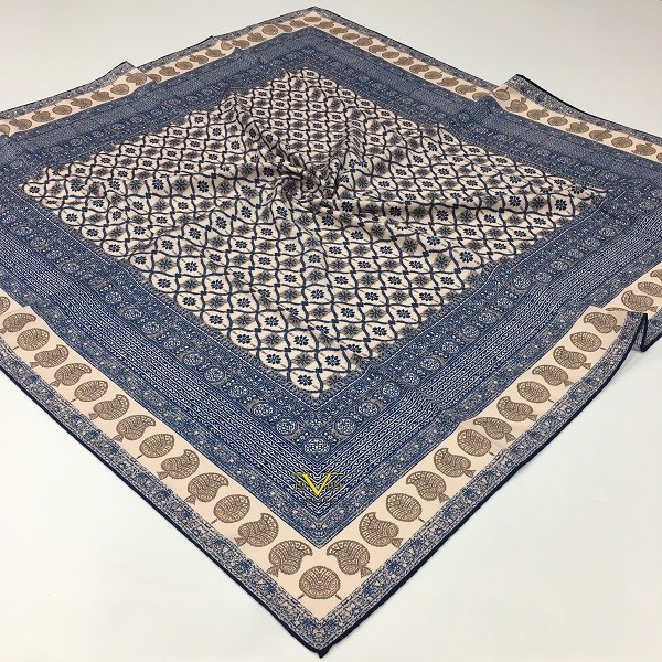 EŞARPDesenli Gold Seri Twill Eşarp Askısı ile Birlikte 90x90 cm