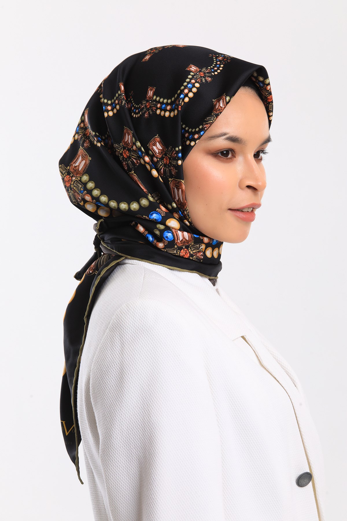 EŞARPEtro Desen Gold Seri Twill Eşarp Askısı ile Birlikte 90x90 cm