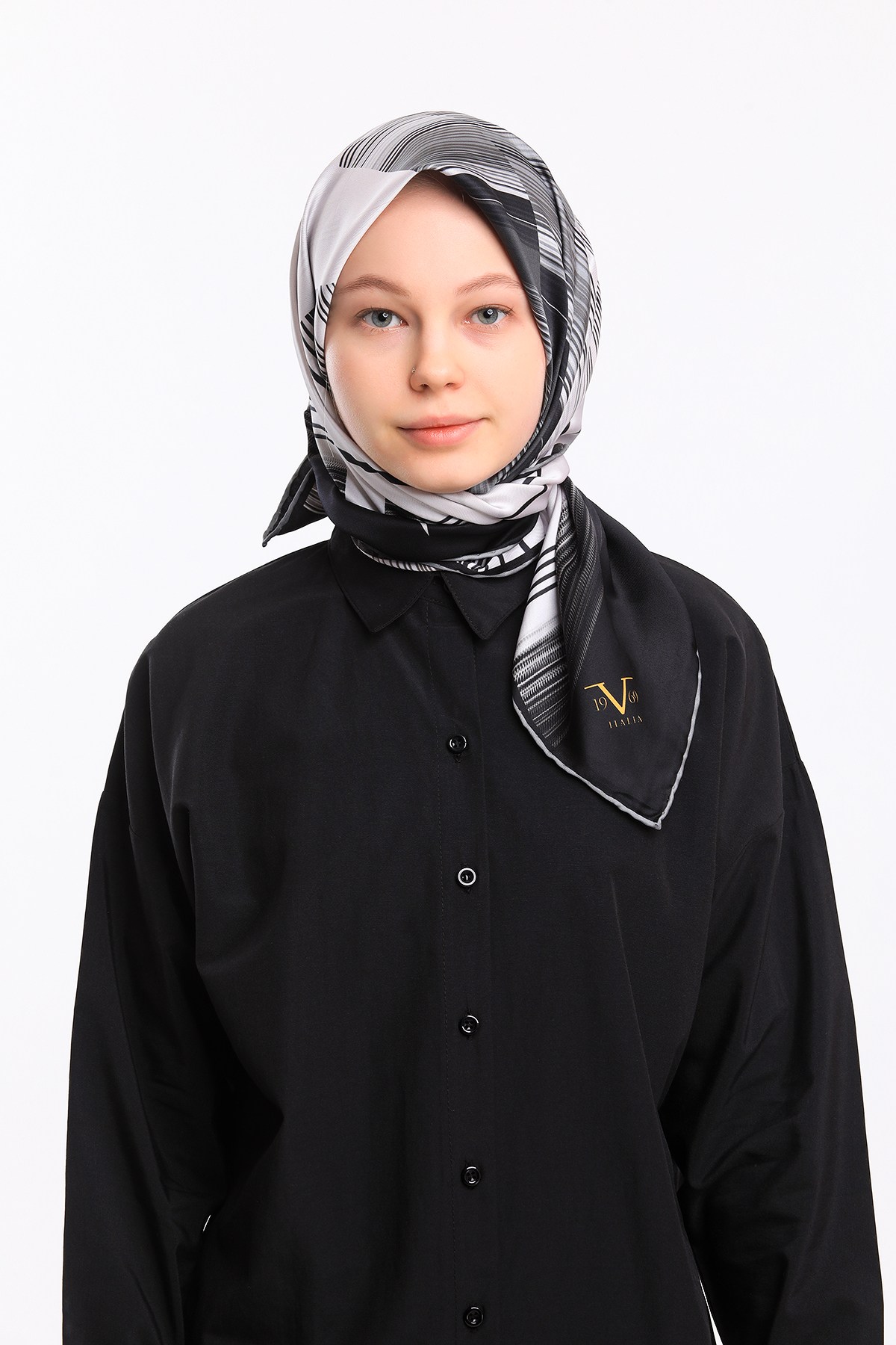 ScarfGeometrik Desen Gold Seri Twill Eşarp Askısı ile Birlikte 90x90 cm