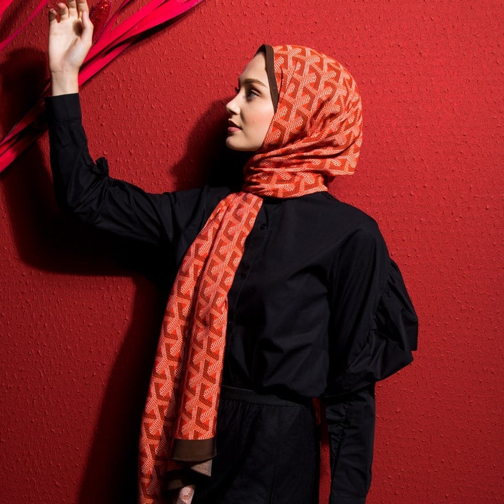 MODAL ŞALGeometrik Desen Modal Seri Şal Askısı ile Birlikte 75x200 cm