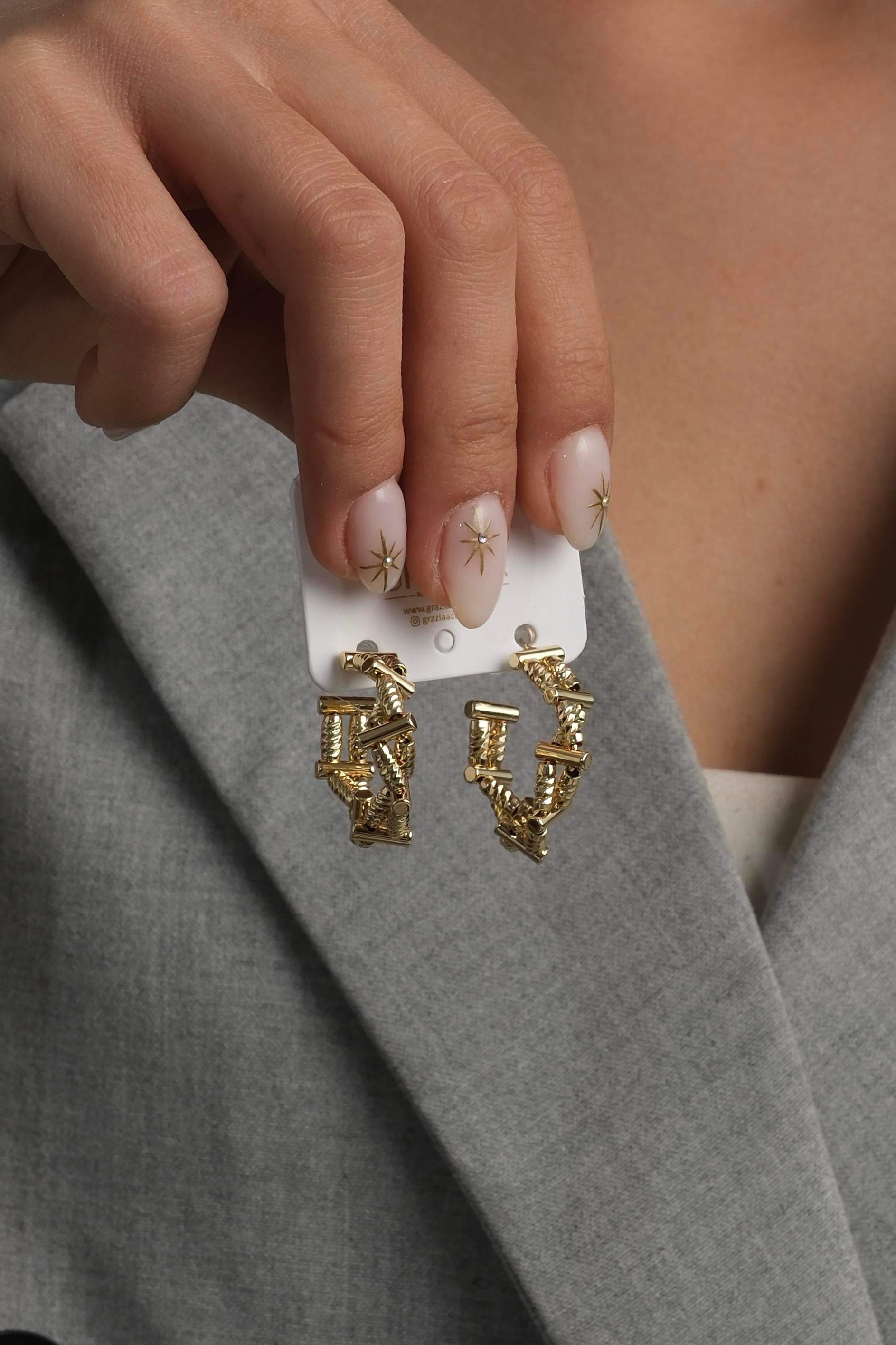 Burgulu Çivi Küpe