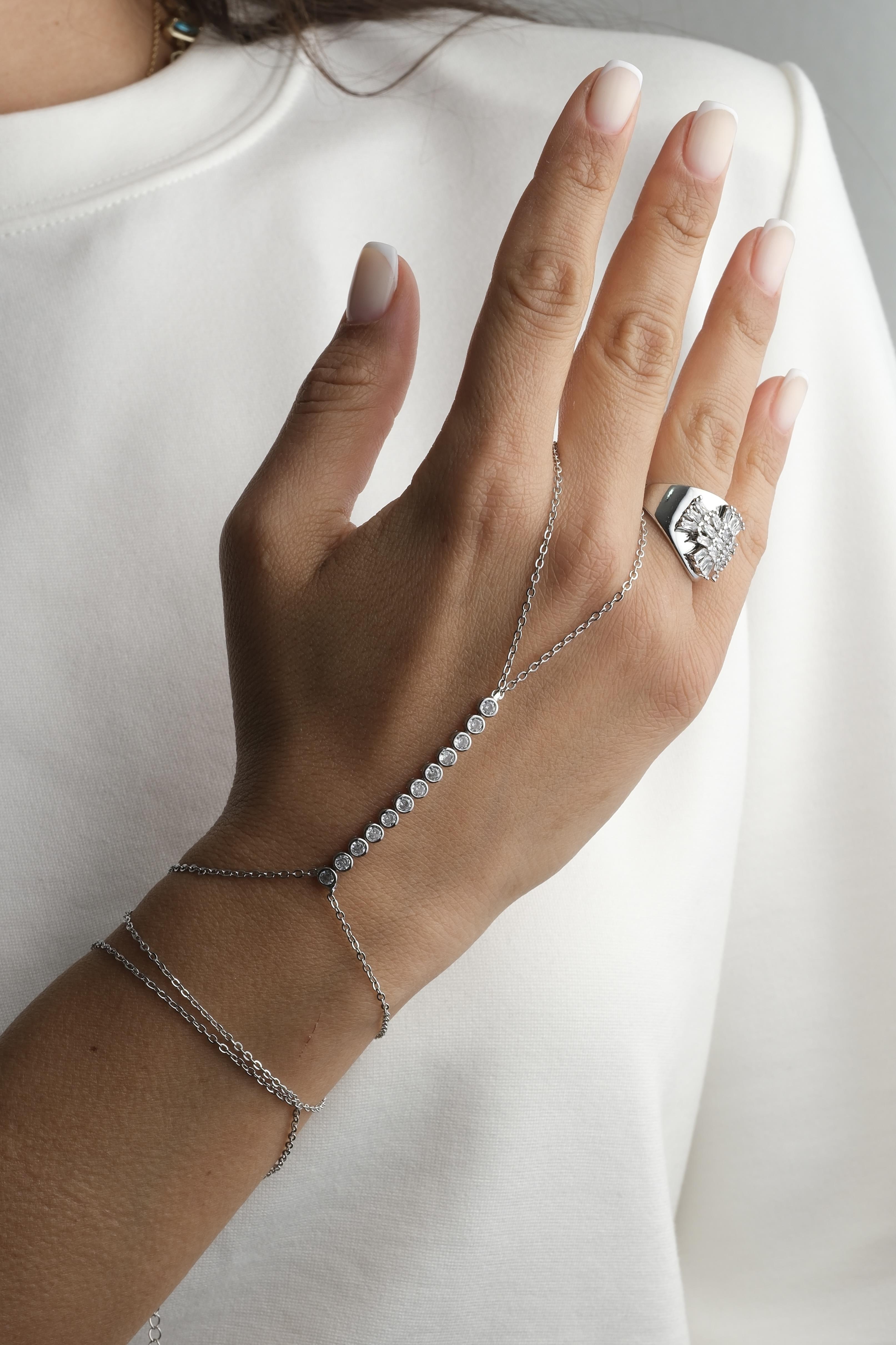 Silver Gömme Taşlı Yuvarlak Şahmeran