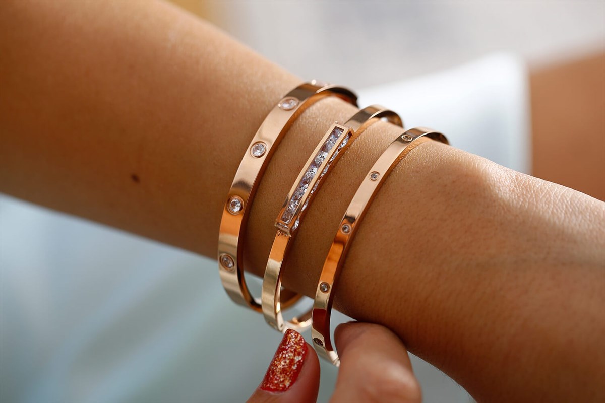 Çelik Bileklik (Ortadaki)