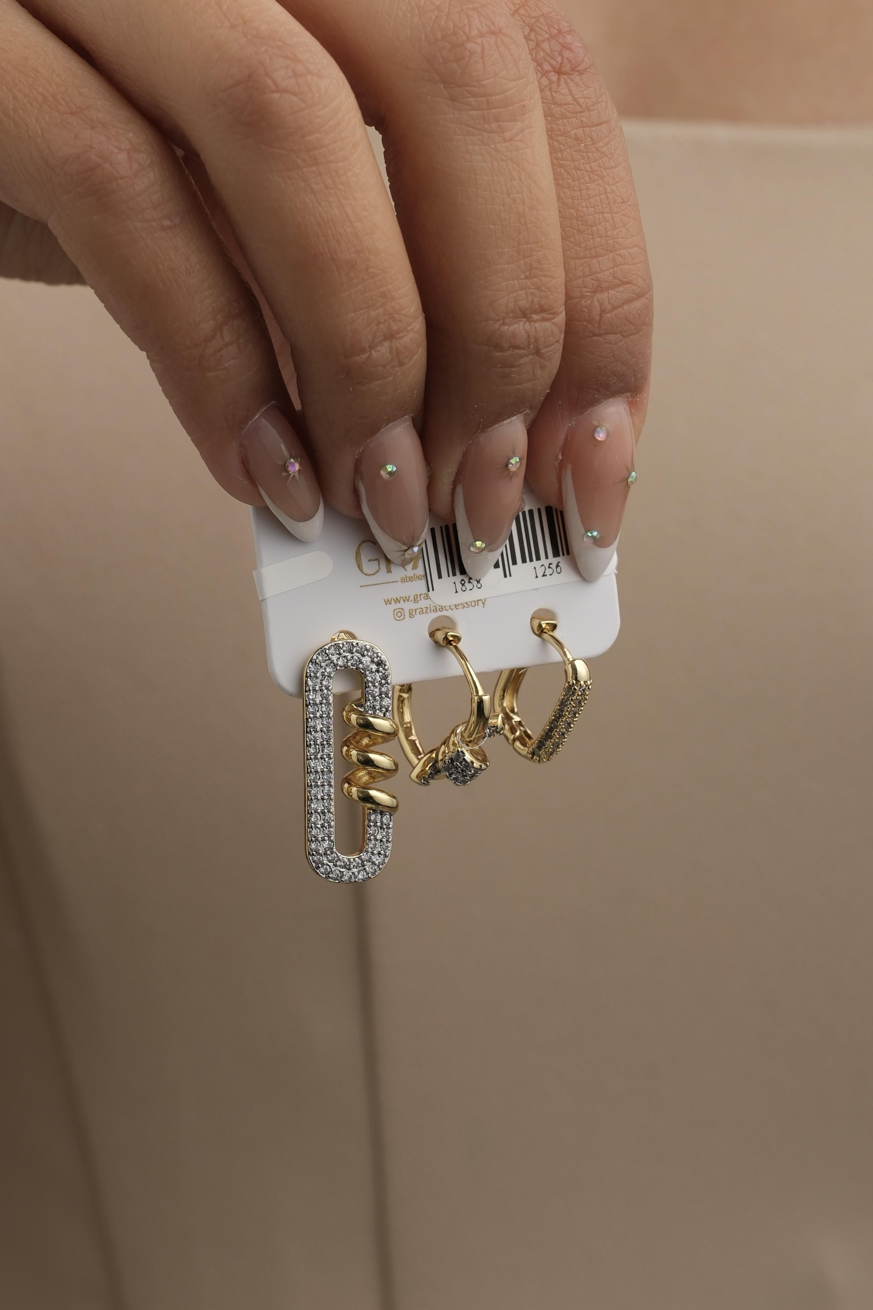 Çift Renk Marka Taşlı Üçlü Küpe Seti