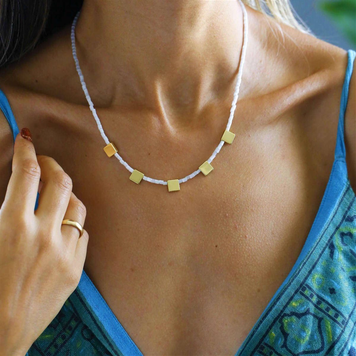 Kare Plaka Boncuk Kolye