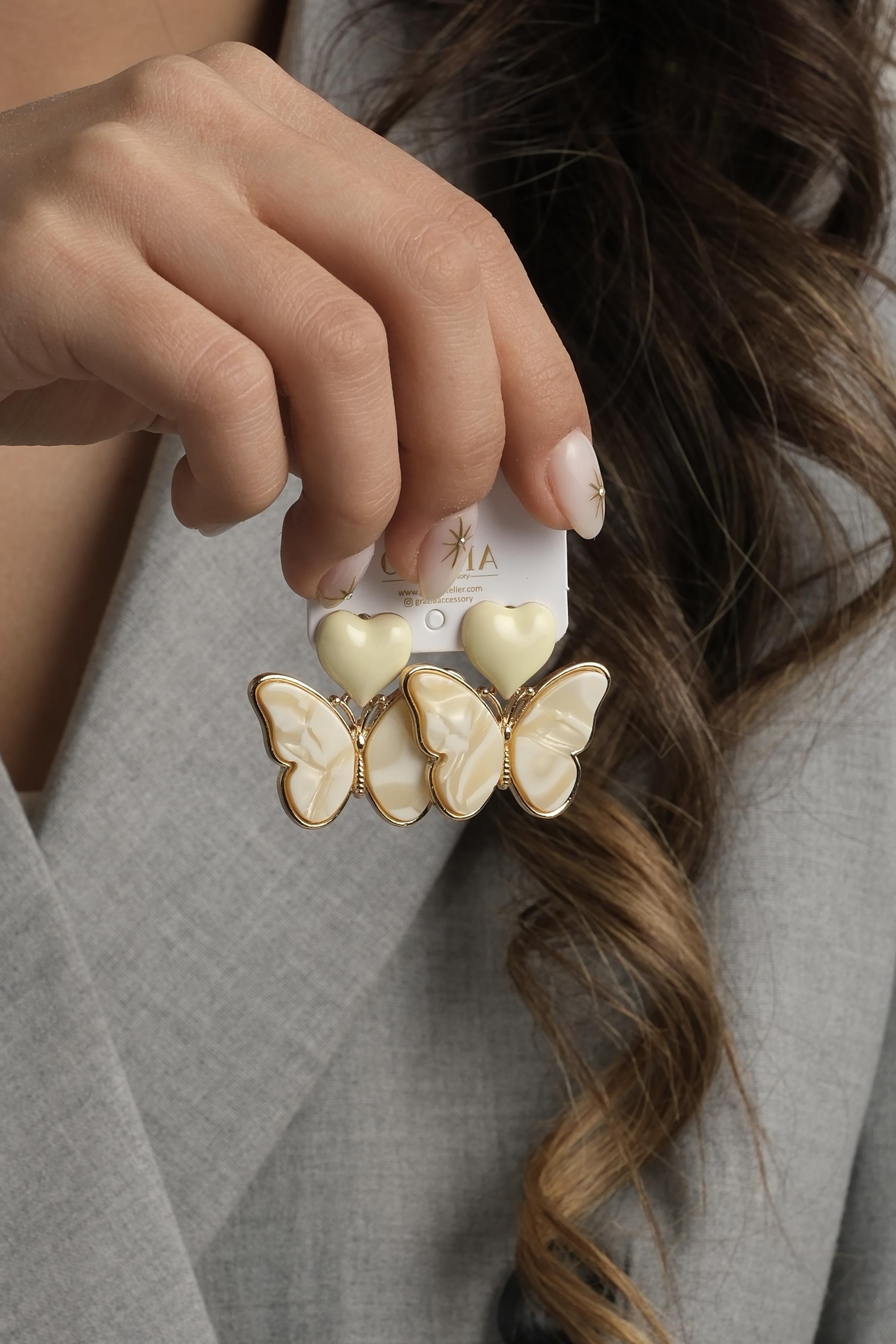 Krem Kalpli Kelebek Küpe