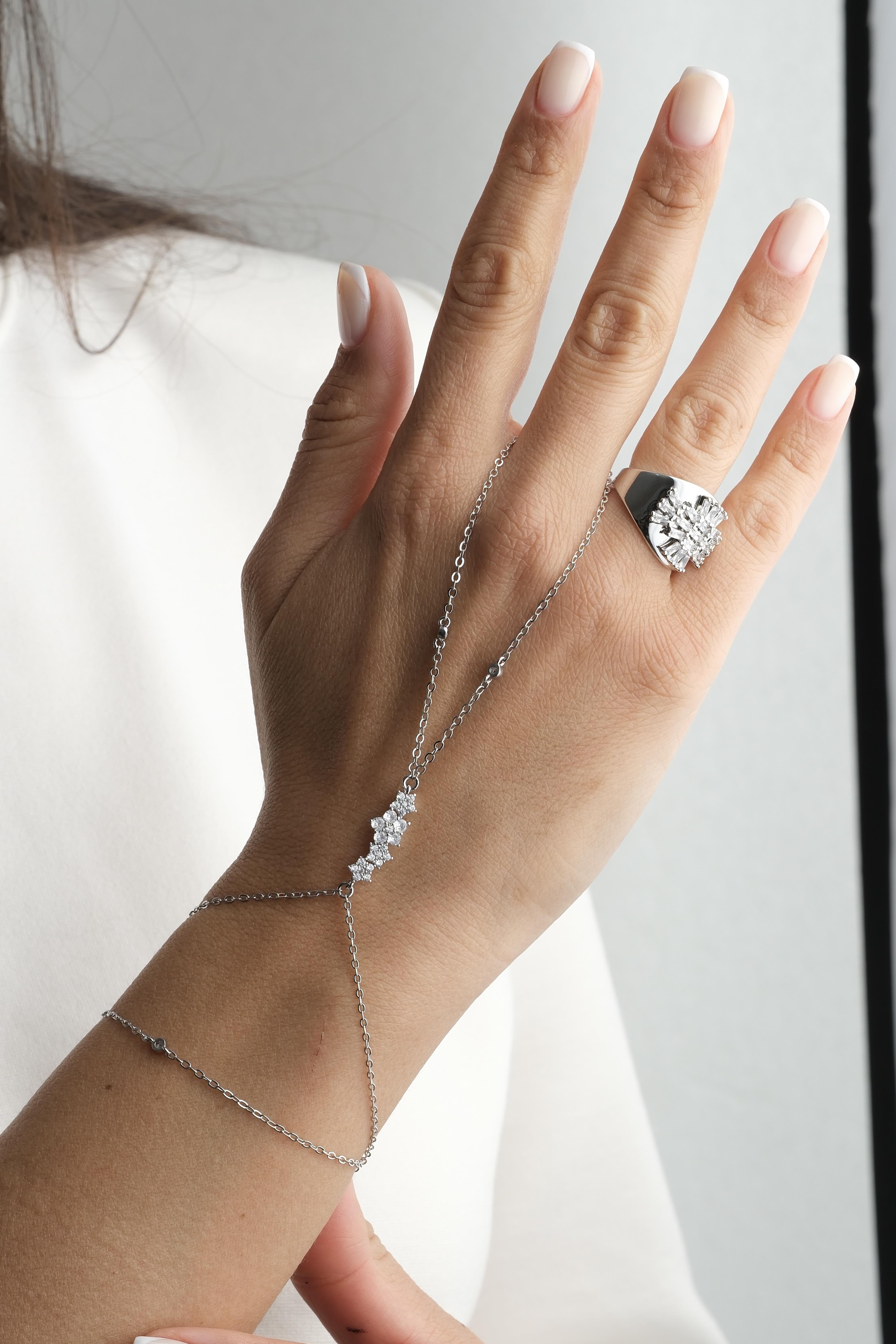 Silver Taşlı Dört Çiçekli Şahmeran