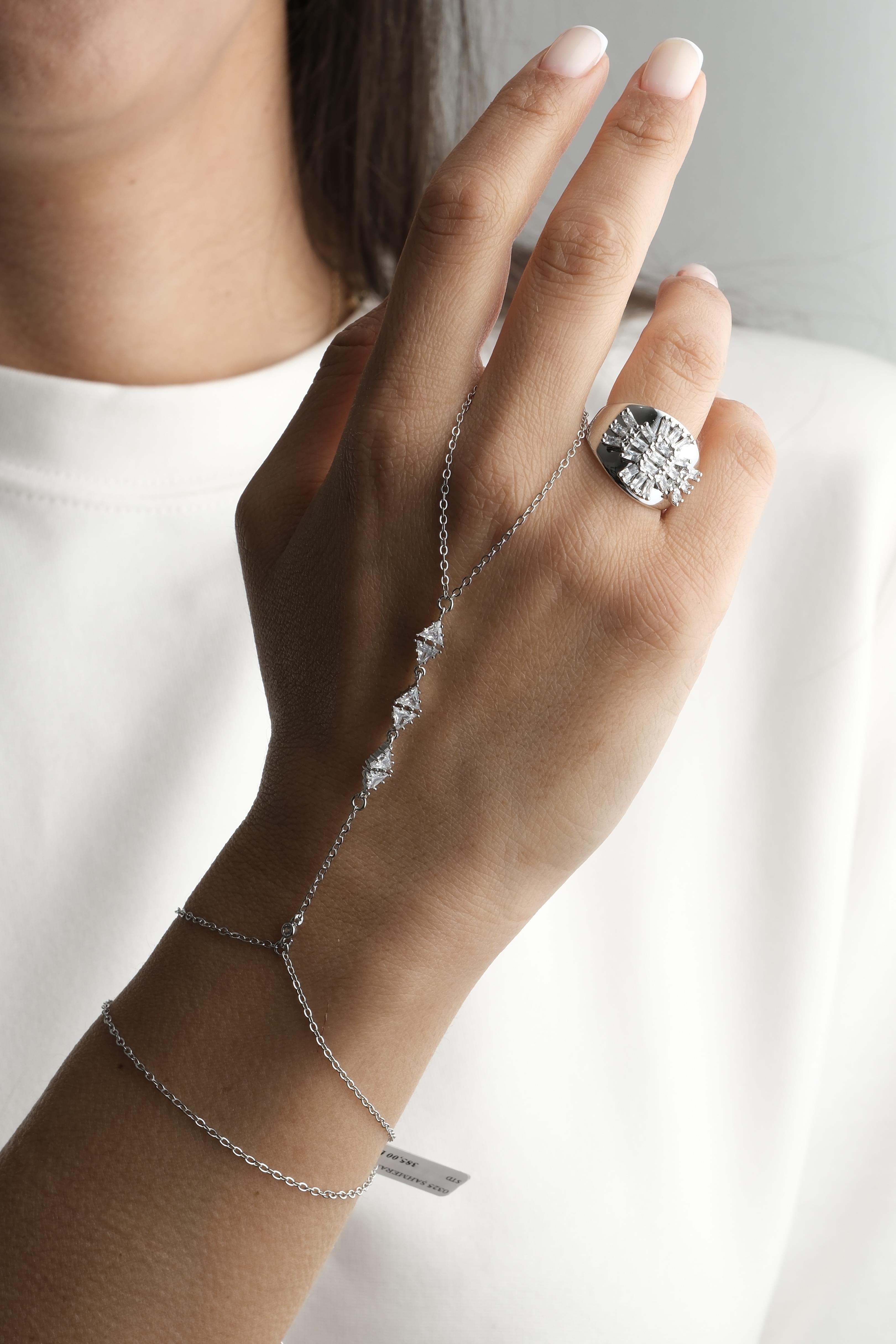 Silver Taşlı Üçgenli Şahmeran