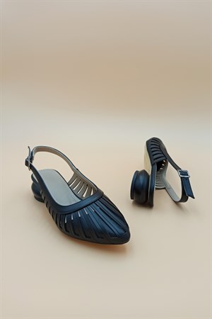 ''SORTİE'' Kafes Detaylı Kalın Silindir Ökçe Siyah Topuklu Ayakkabı - Penne ShoesTOPUKLU MODELLER 💜PENNEW1252-1930PENNE''SORTİE'' Kafes Detaylı Kalın Silindir Ökçe Siyah Topuklu Ayakkabı