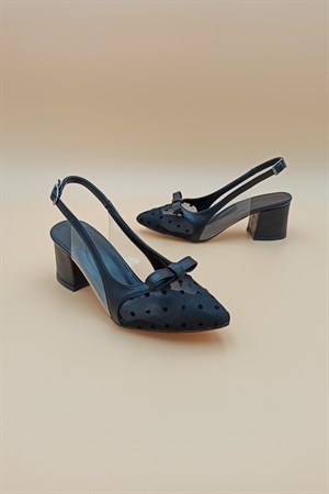 'NORAVİ' Puantiye Tül Detaylı Klasik Topuklu Siyah Günlük Ayakkabı - Penne ShoesTOPUKLU MODELLERPENNEW1215-711PENNE'NORAVİ' Puantiye Tül Detaylı Klasik Topuklu Siyah Günlük Ayakkabı