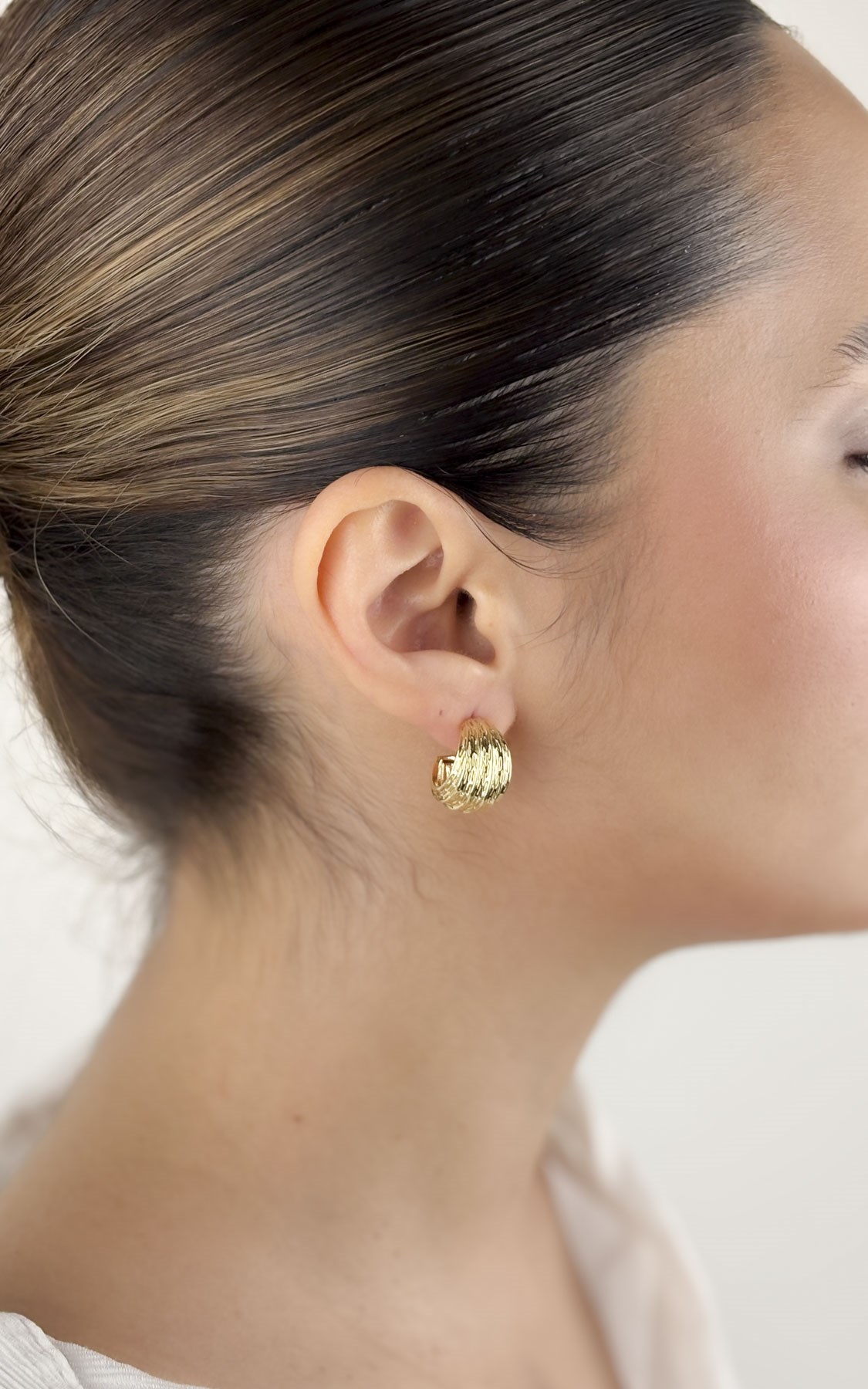 Bombeli Yarım Halka Küpe