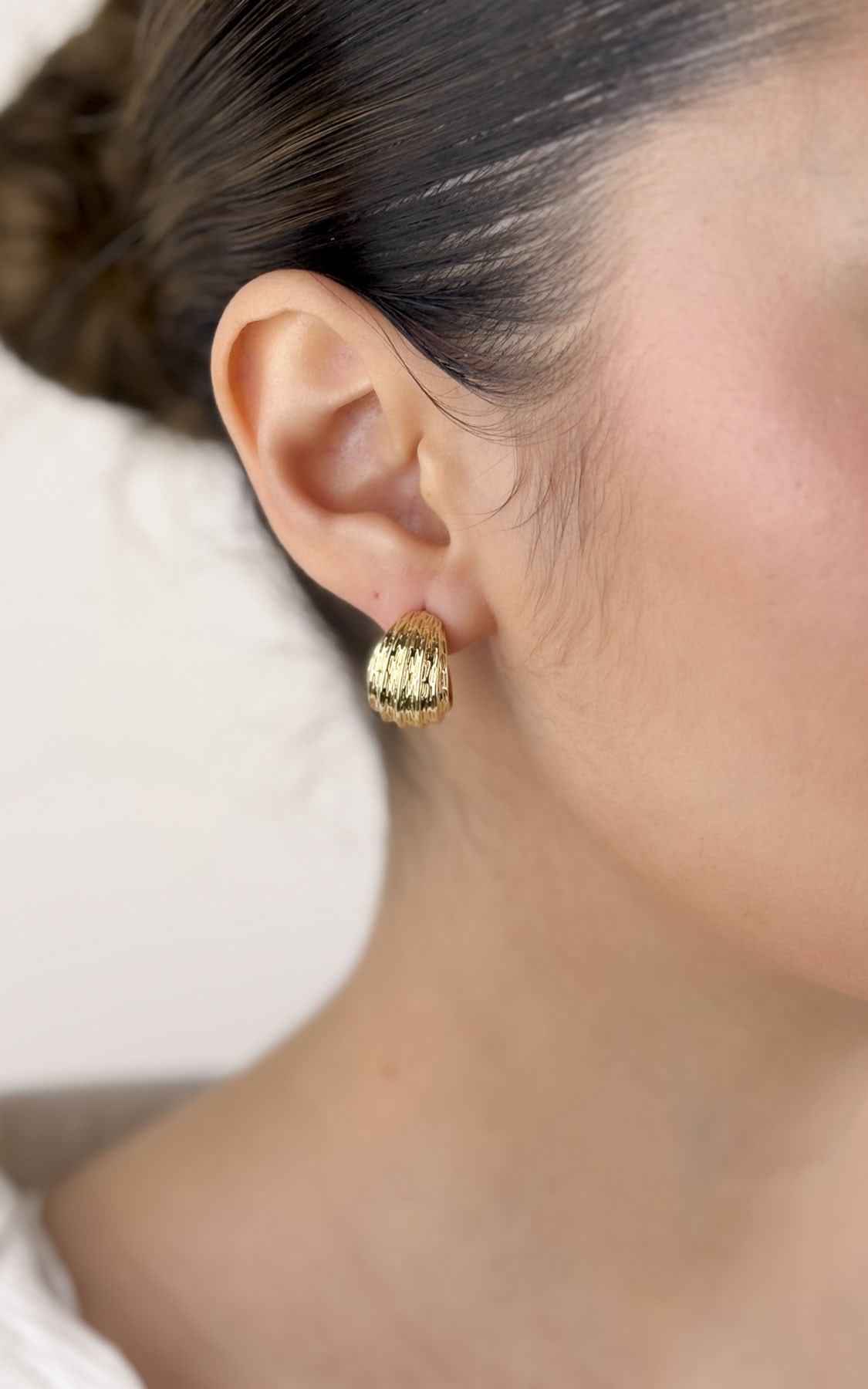 Bombeli Yarım Halka Küpe