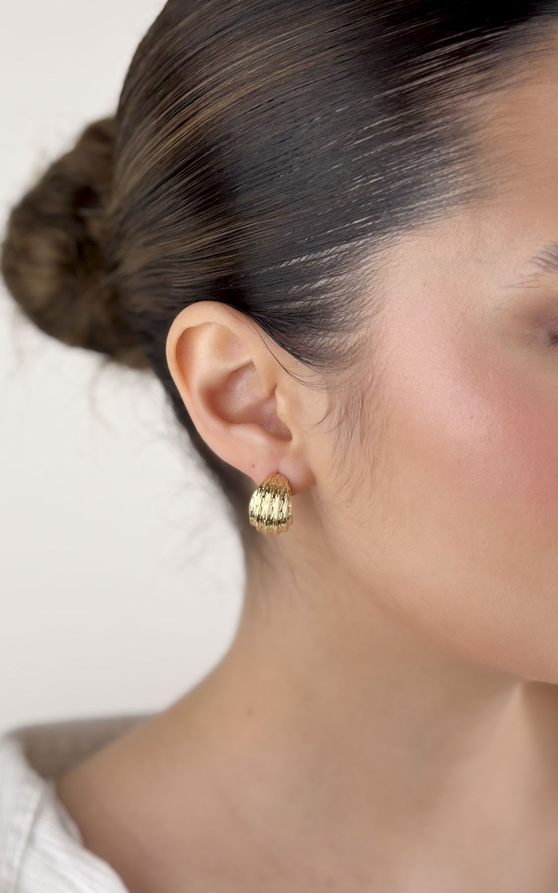 Bombeli Yarım Halka Küpe