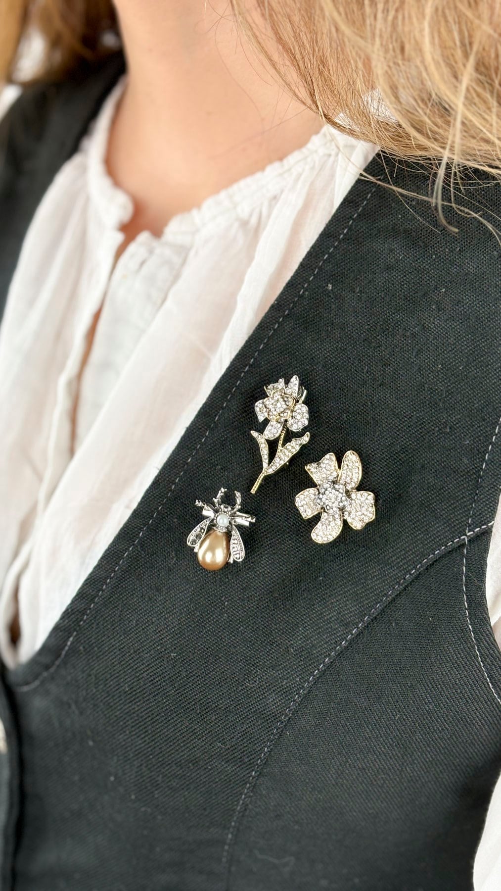 Çiçek ve Arı Figürlü Broş Seti