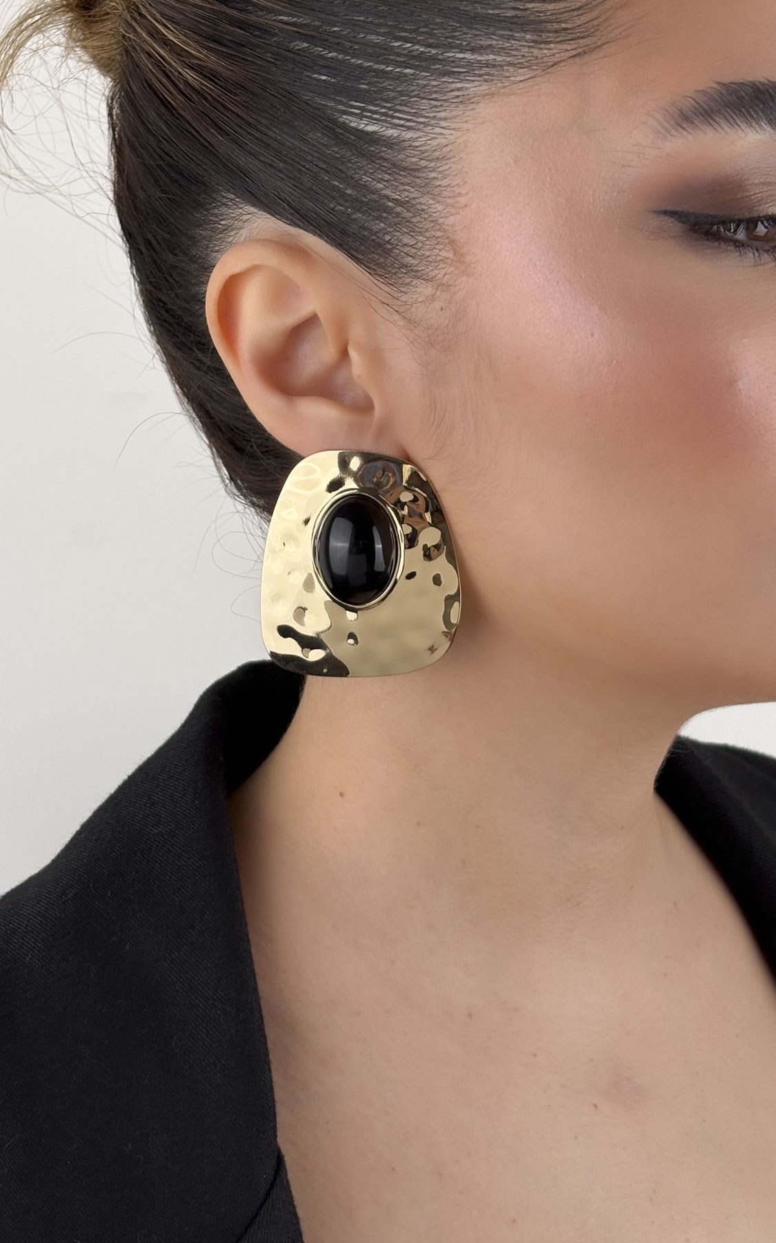 Geometrik Plaka Siyah Mineli Küpe